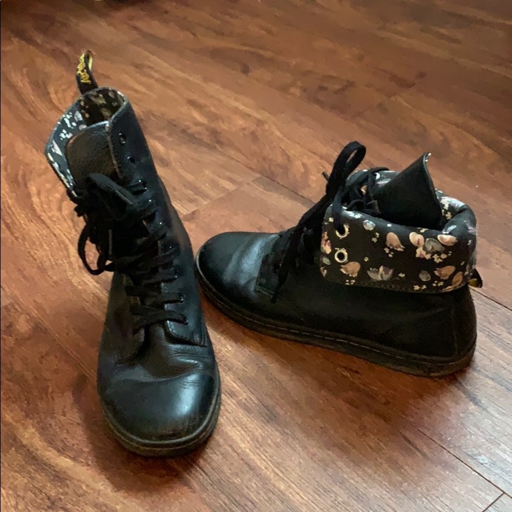Dr. Martens stratford floral fold down